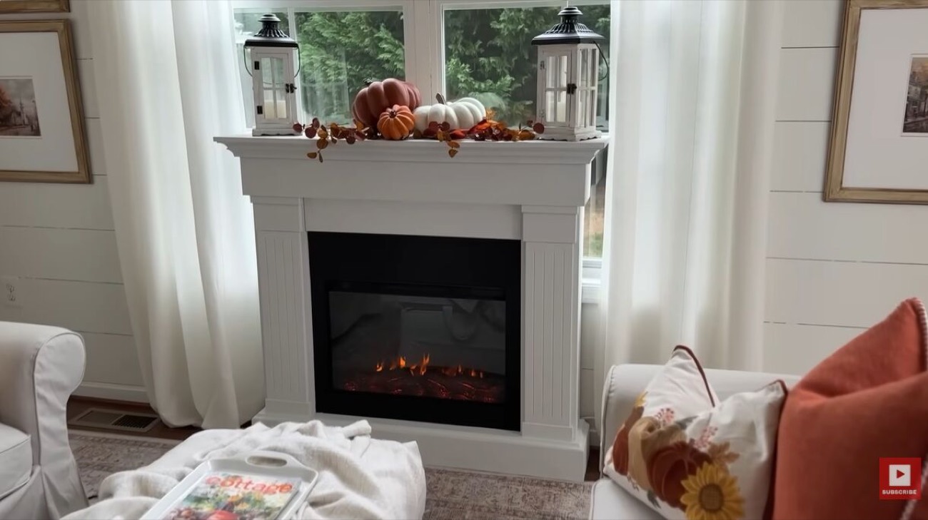 How to Decorate a Cozy Sunroom and Home Office for Fall