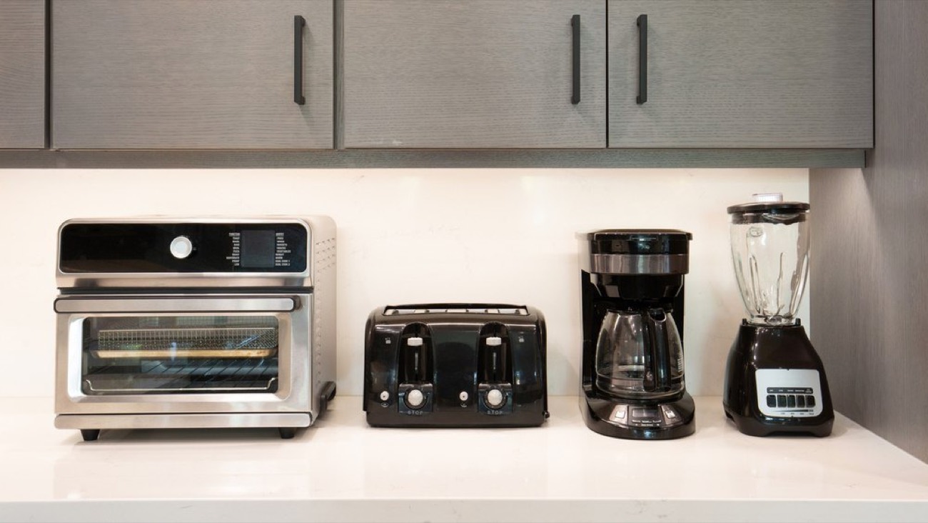 The 10-Minute Counter Reset Before Guests Arrive